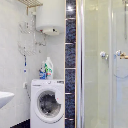 Charming Near City Center Apartment